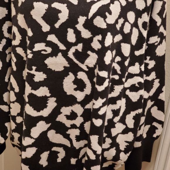 Philosophy‎ Black leopard print puff Lantern sleeve plus size sweater 2X, 3X New - Picture 2 of 7